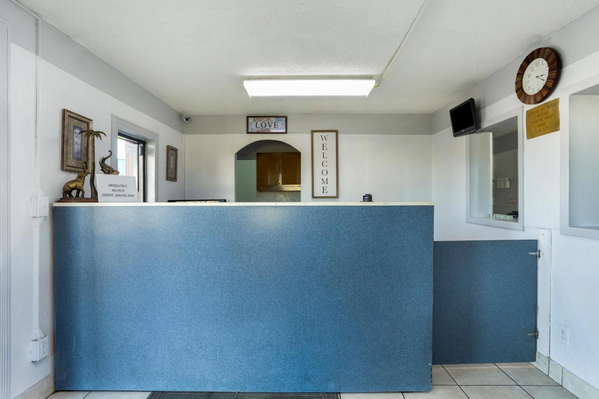 Oyo Hotel Pensacola I-10 & Hwy 29 Ferry Pass Bagian luar foto