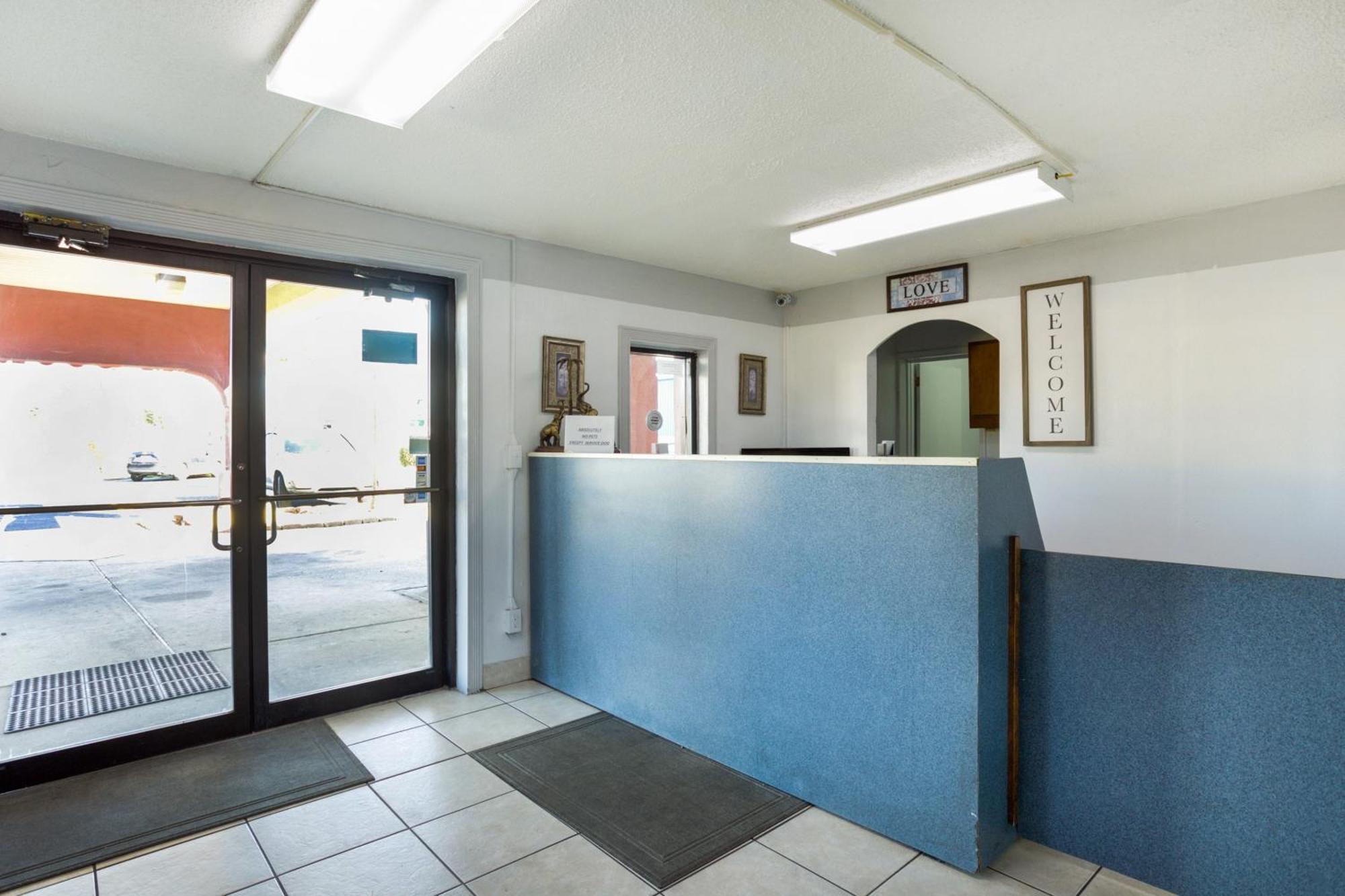 Oyo Hotel Pensacola I-10 & Hwy 29 Ferry Pass Bagian luar foto